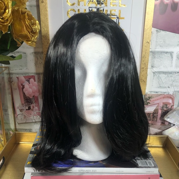 Black Shoulder Length Straight Wig - Picture 3 of 8
